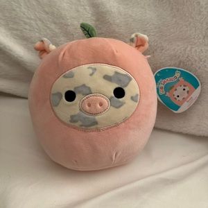 Rose the squshmallow